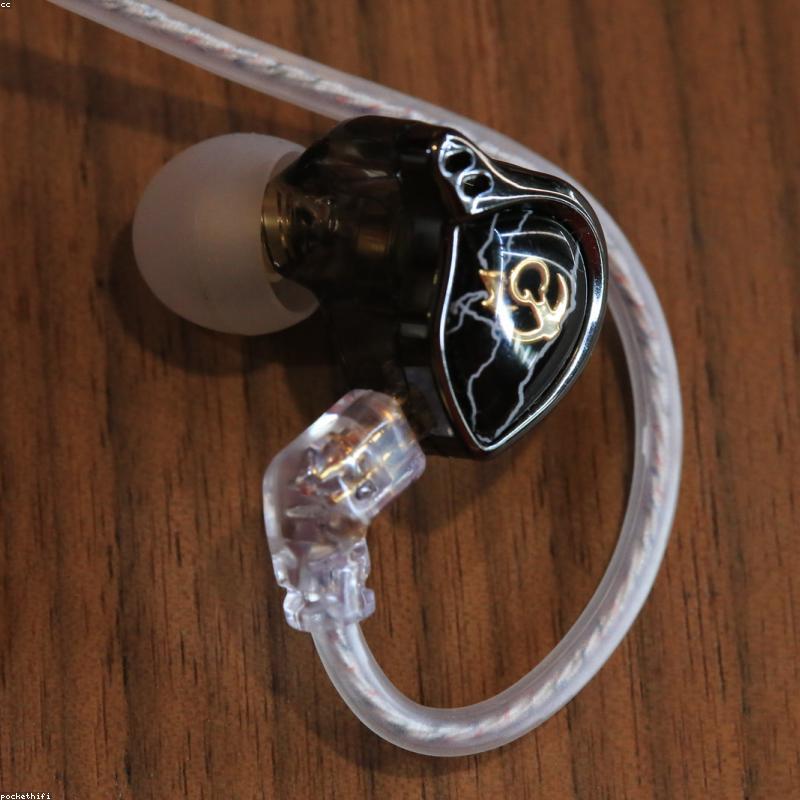 Earcup detail thumbnail